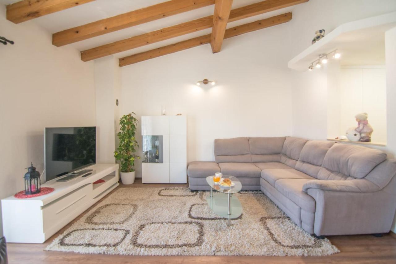 Village Holiday Apartman With Heated Pool Maslina Kostanje Bagian luar foto