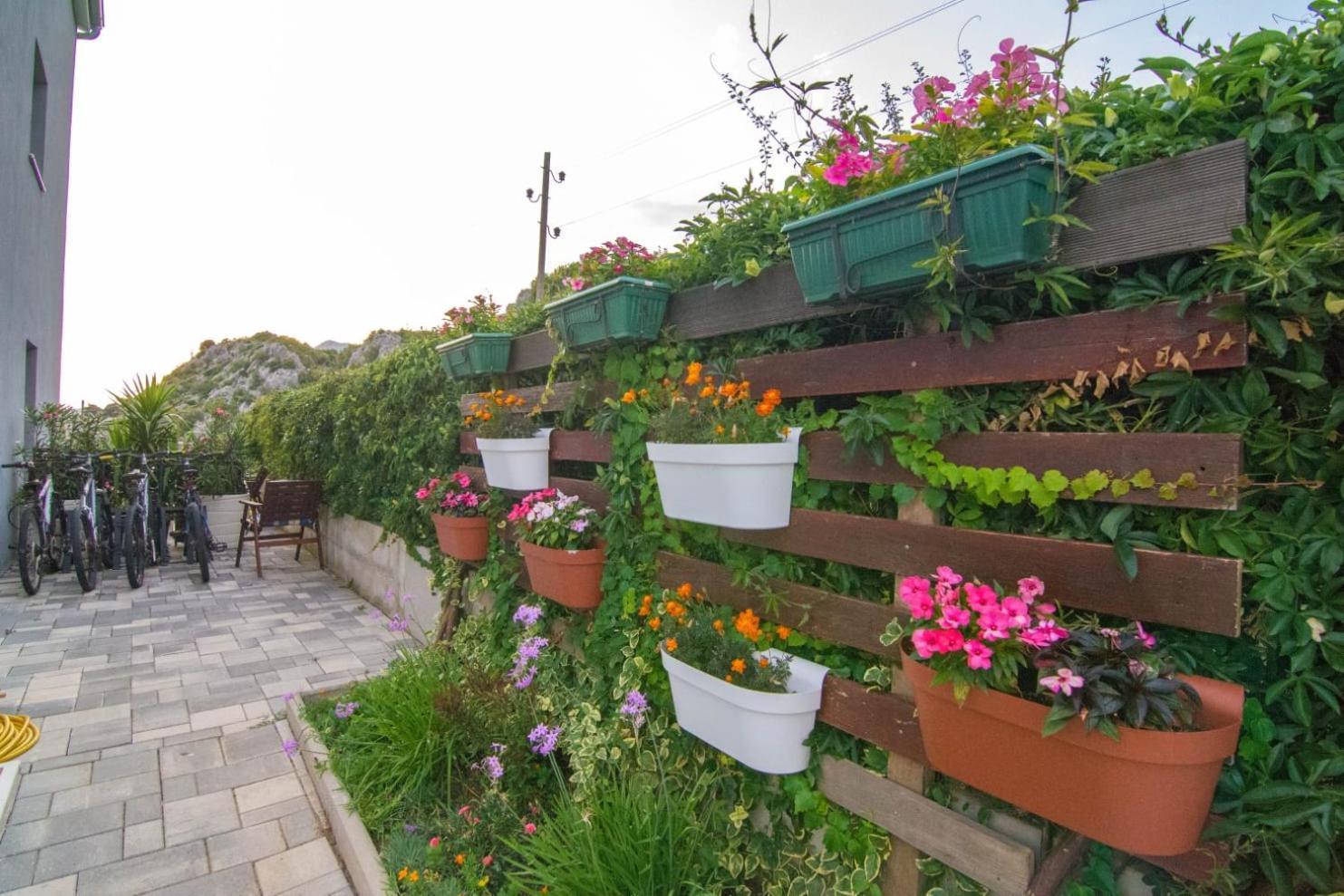 Village Holiday Apartman With Heated Pool Maslina Kostanje Bagian luar foto