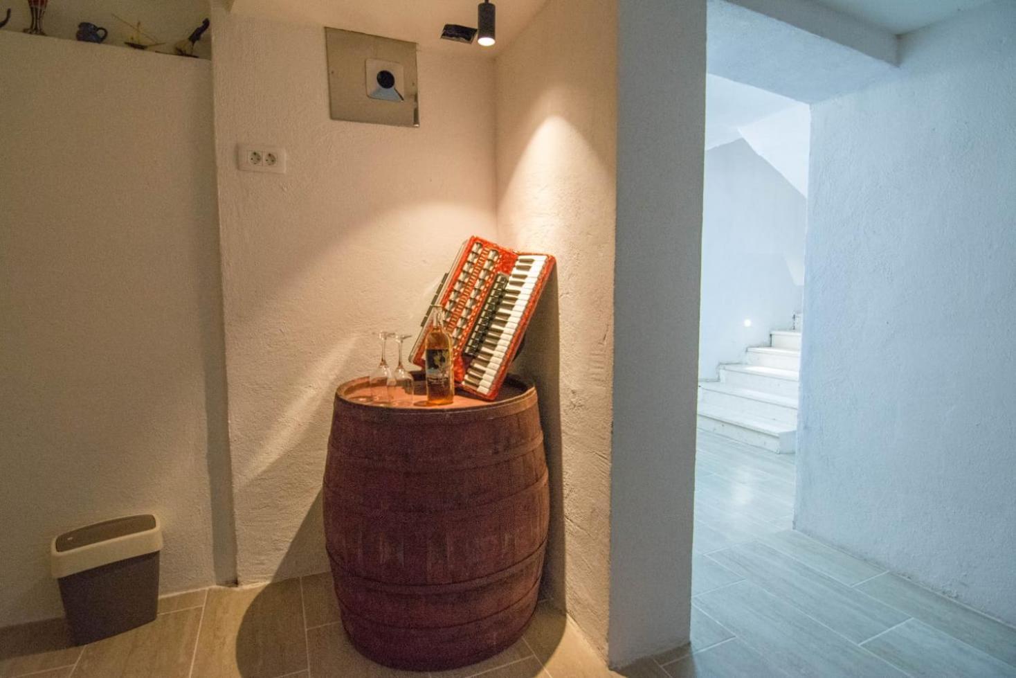 Village Holiday Apartman With Heated Pool Maslina Kostanje Bagian luar foto